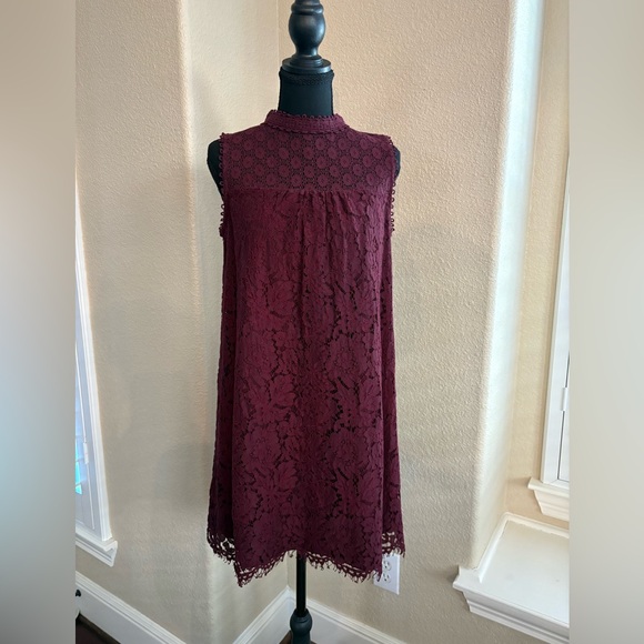 Xhilaration Dresses & Skirts - Xhilaration Burgundy Lace Mini Dress